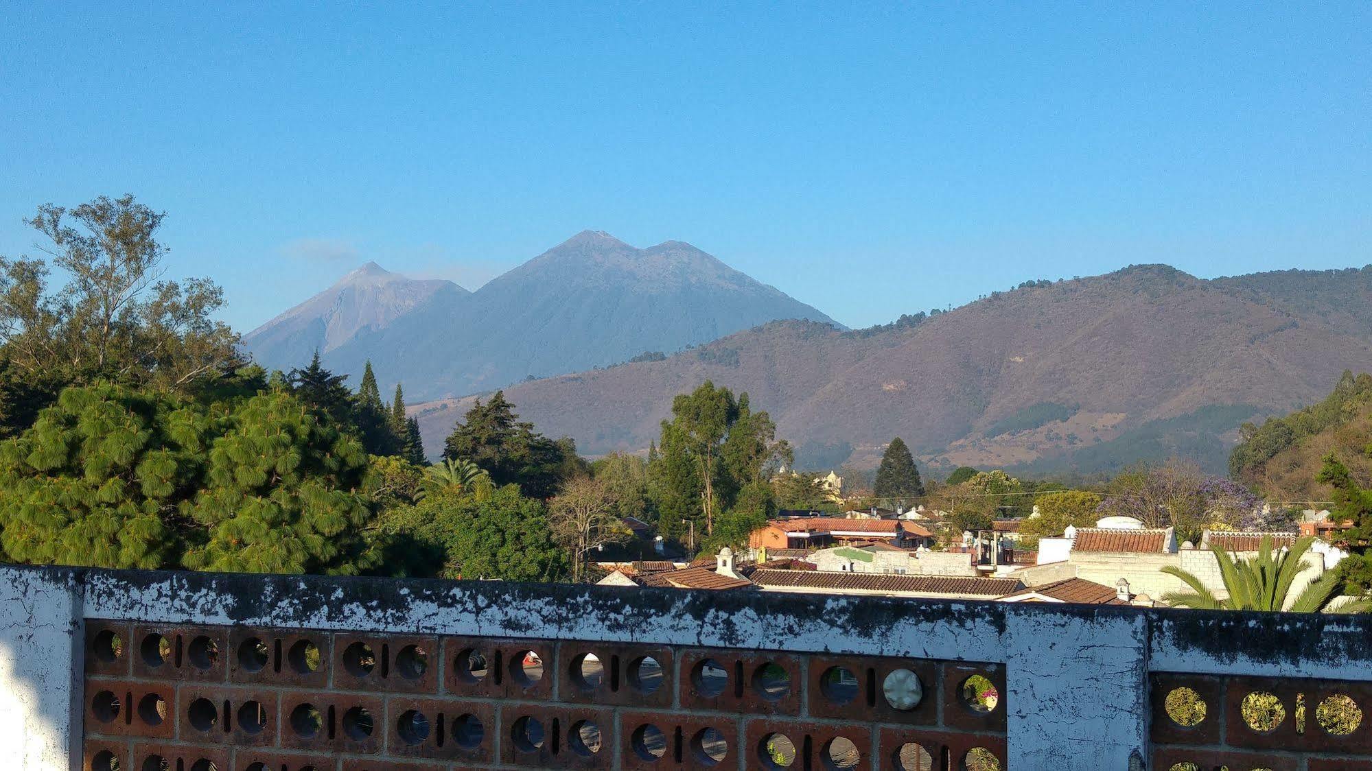 Ixkanul Antigua Hotel Экстерьер фото