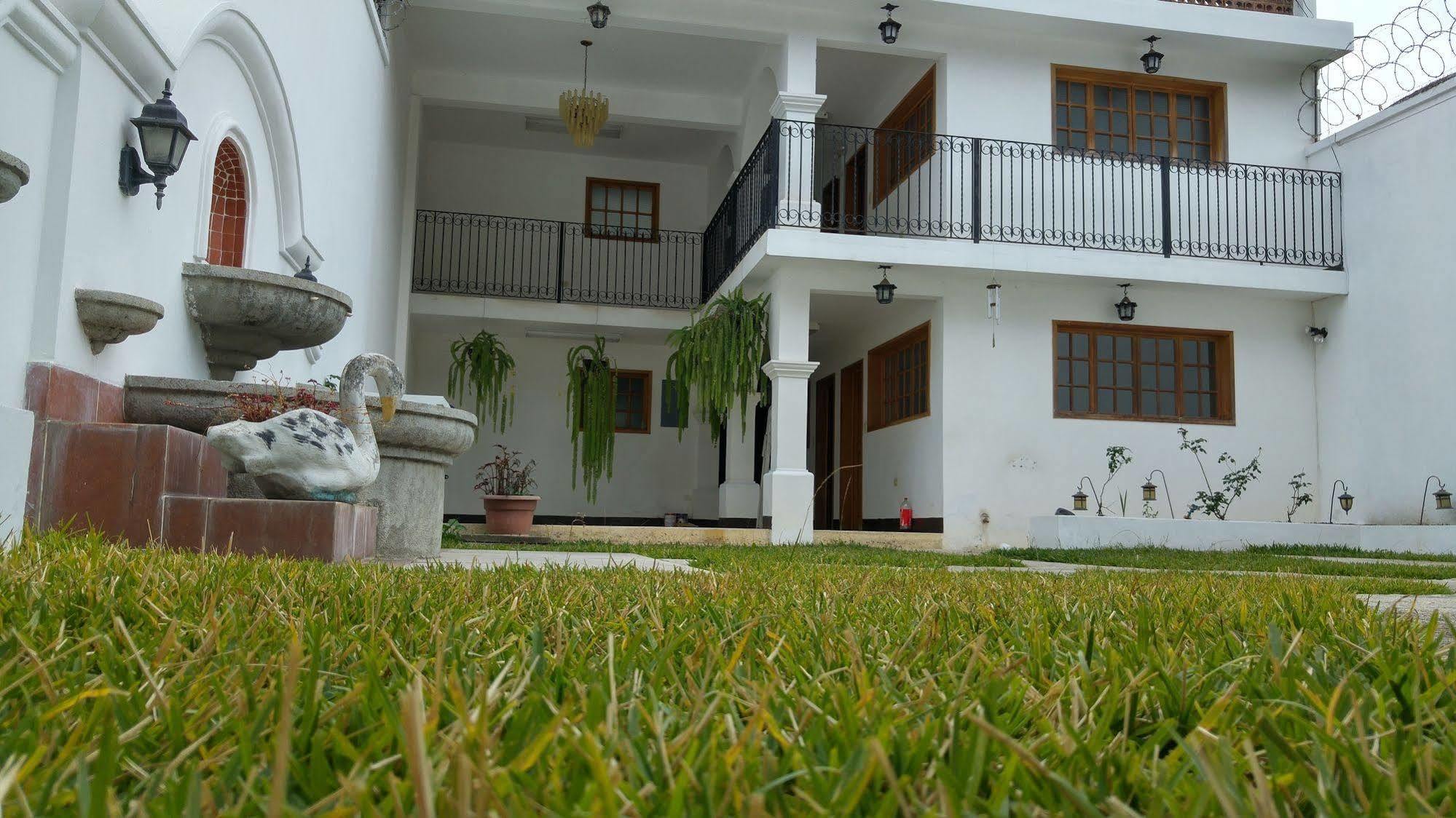Ixkanul Antigua Hotel Экстерьер фото